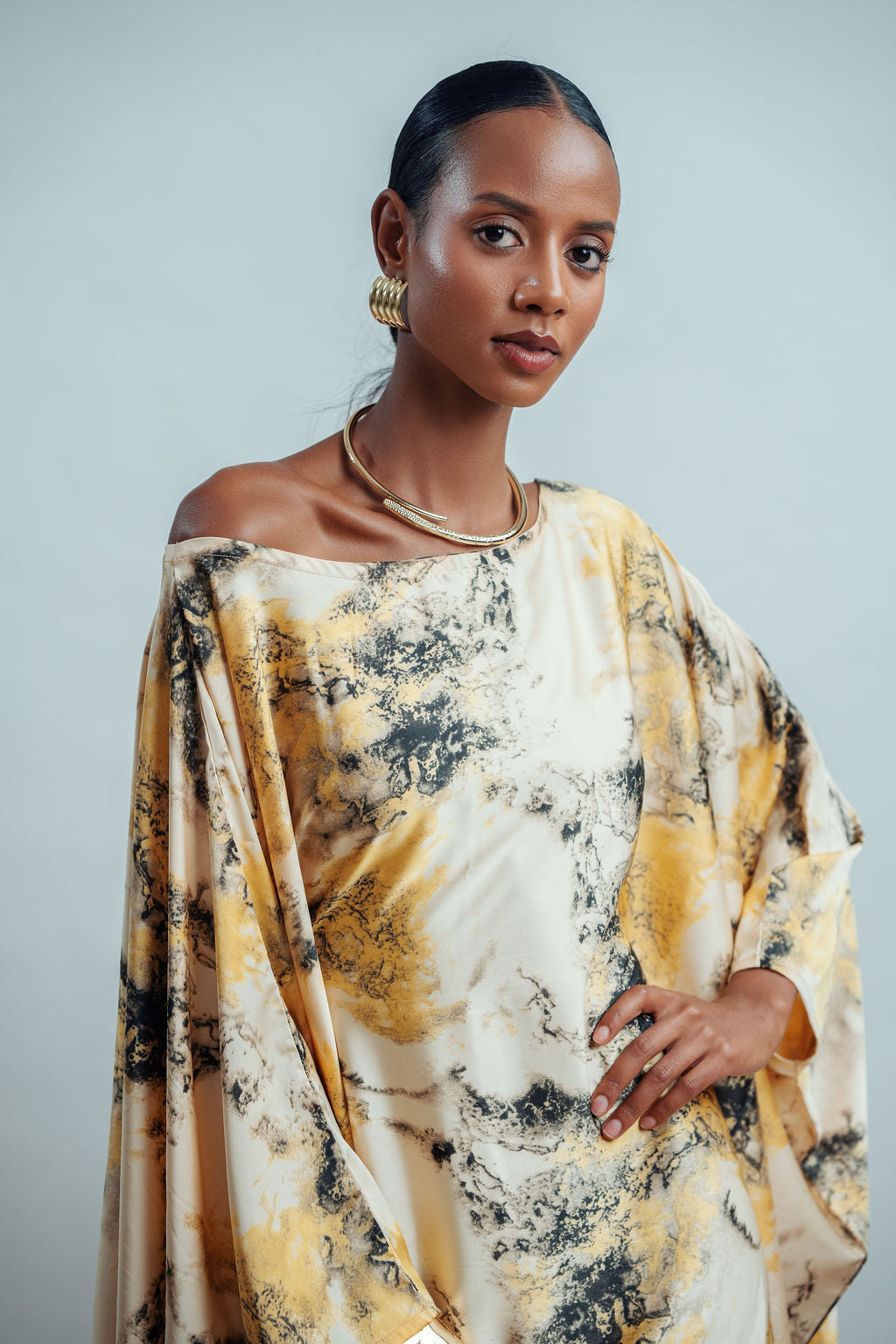 Main Character Derac - Golden Vein (Silky Satin)