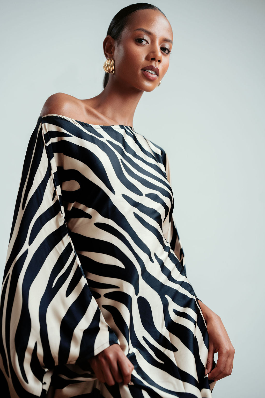 Main Character Derac - Noir Zebra (Silky Satin)