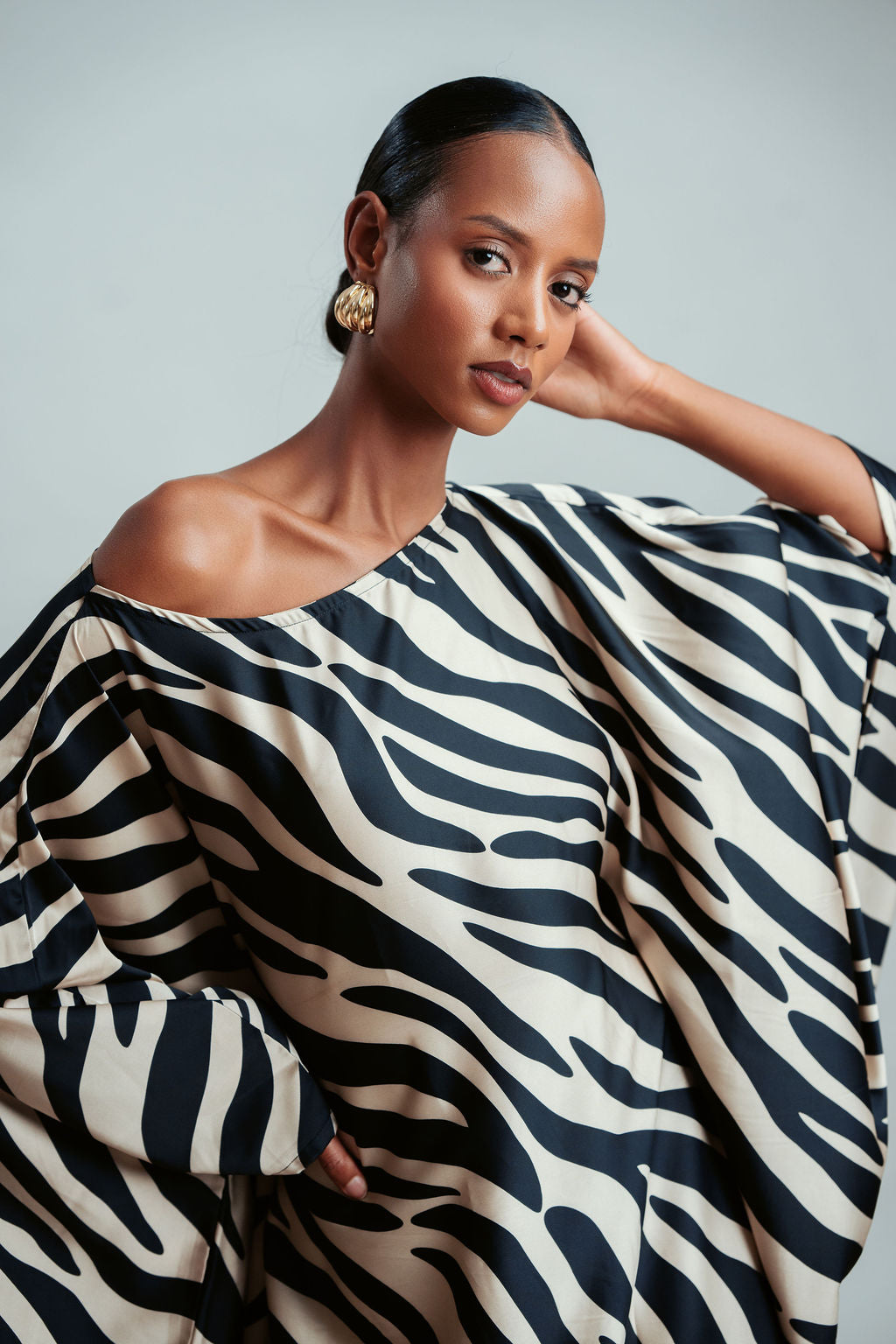 Main Character Derac - Noir Zebra (Silky Satin)