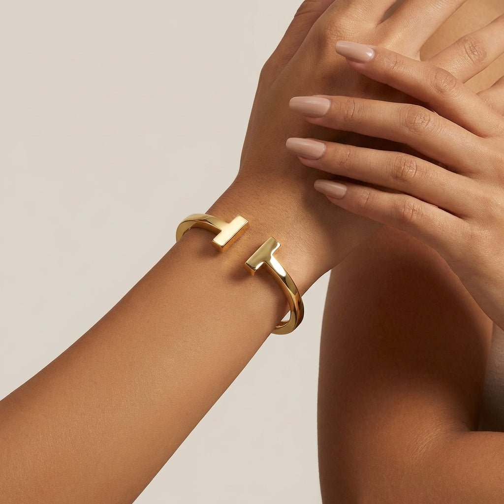 Minimalistic H bracelet