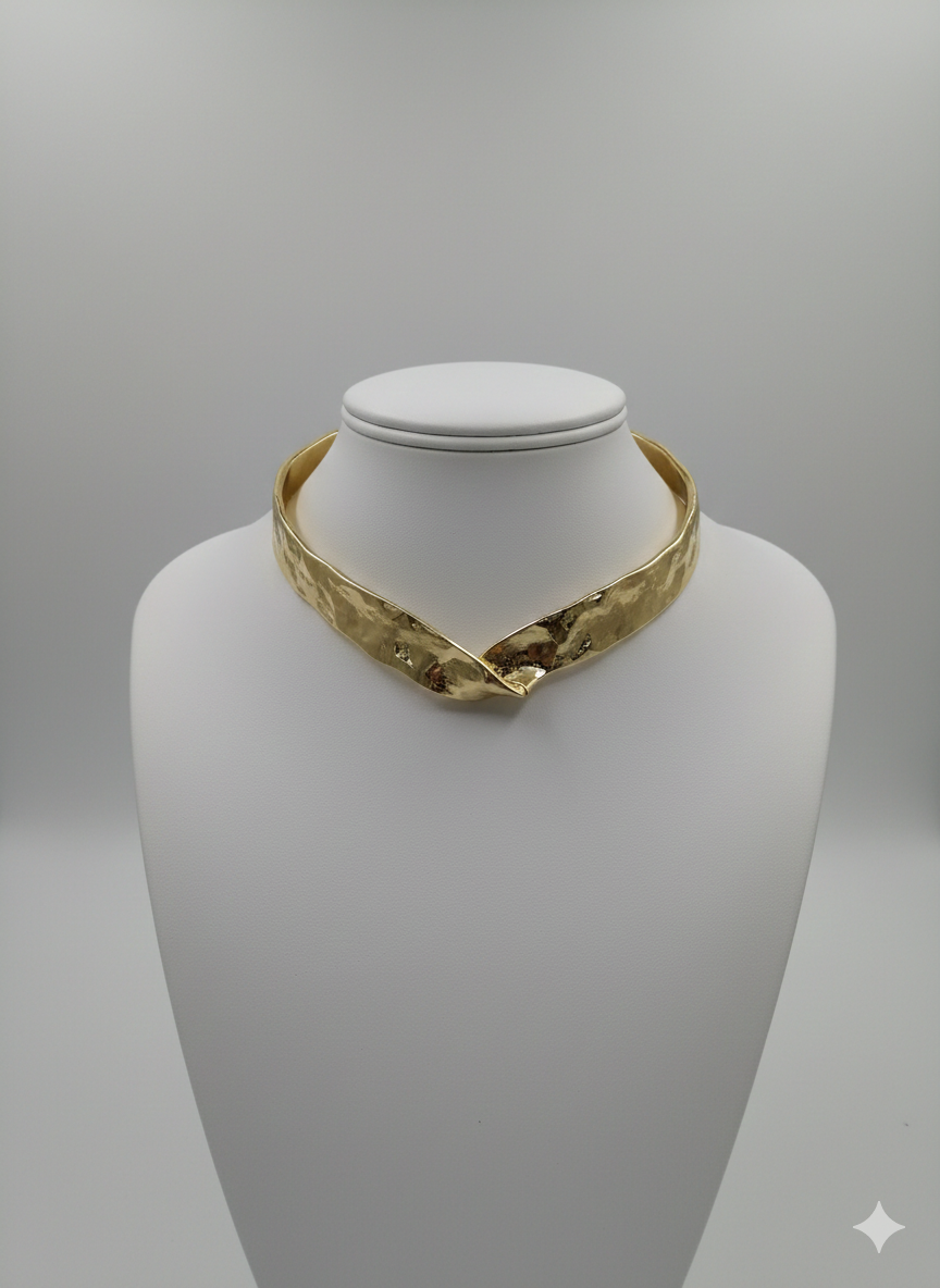 Chunky gold necklace