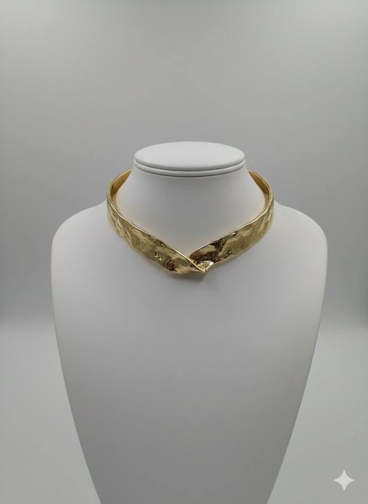 Chunky gold necklace