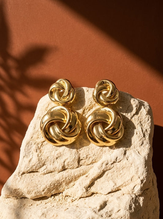 Ohrringe mit Kordelknoten